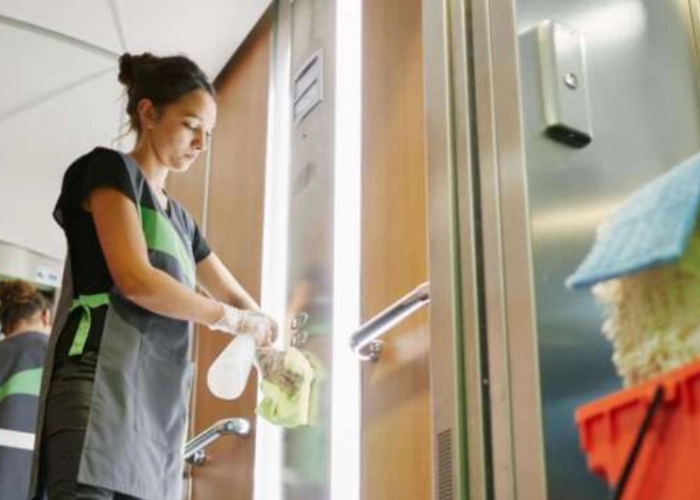 Schoonmaak van gemeenschappelijke ruimtes van gebouwen in Charleroi 6000